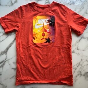 The Nike Tee Nike Air Boys Size XL